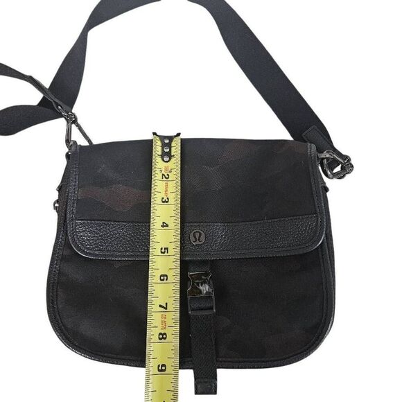 Lululemon crossbody - Picture 7 of 9